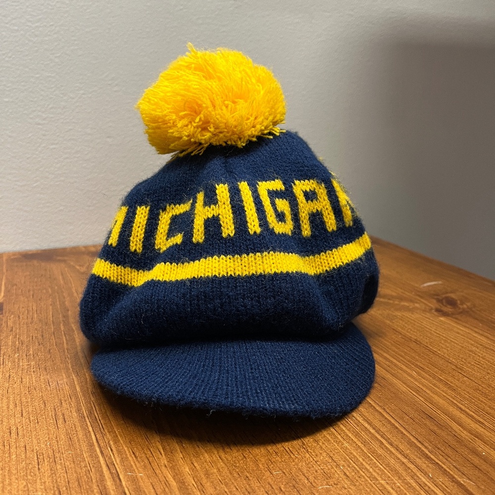 University of Michigan UofM Tassel Hat and Mittens, OS - Picture 5 of 16